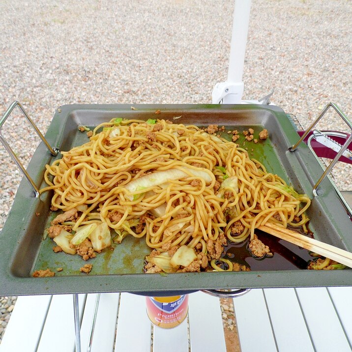 アウトドアで焼きそば＜BBQ＞